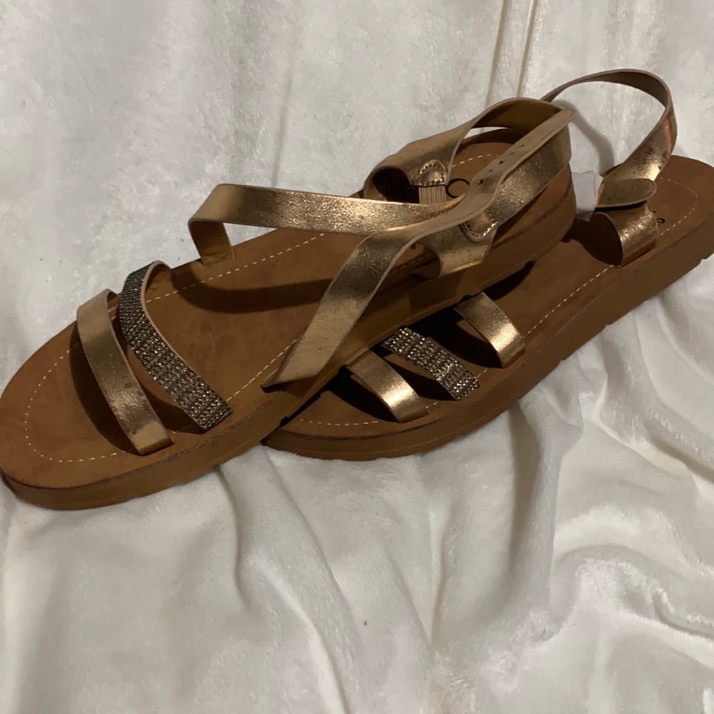 Clée bronze sandals size 8, new.